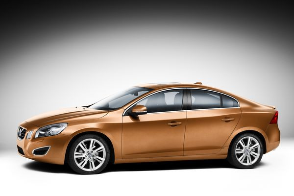 Volvo dévoile les premières photos de la nouvelle S60