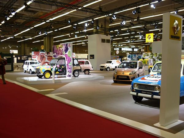 Renault célèbre les 50 ans de la 4L à Rétromobile