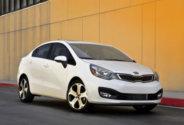 Kia dévoile la nouvelle Rio quatre portes au salon de New York