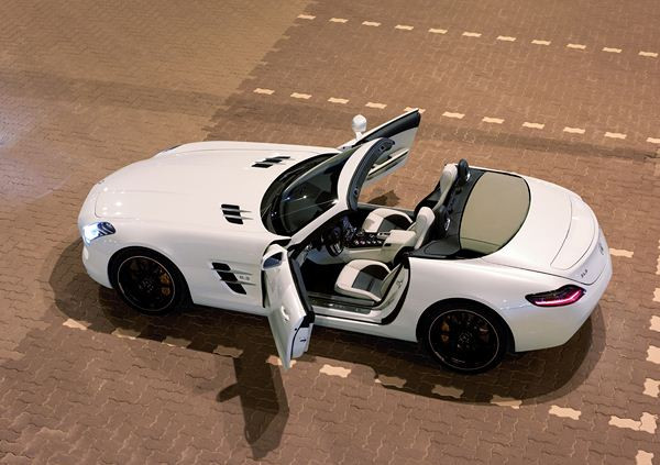 Le nouveau roadster Mercedes SLS AMG se découvre