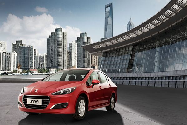 Une déclinaison tricorps de la Peugeot 308 en Chine