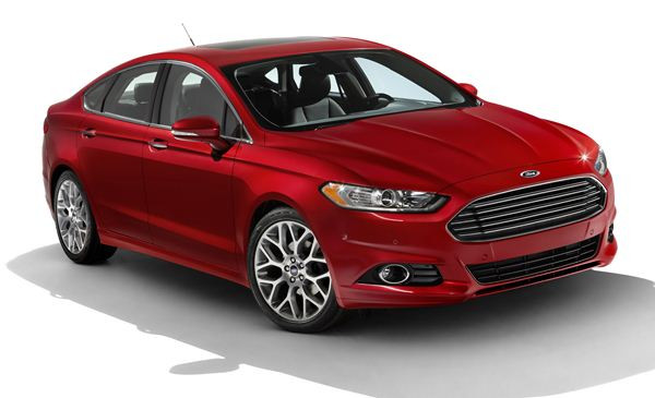 Ford dévoile sa nouvelle berline familiale Fusion à Détroit