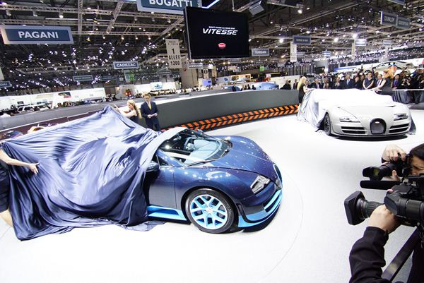La Bugatti Veyron Grand Sport Vitesse affiche une vitesse de pointe de 410 km/h