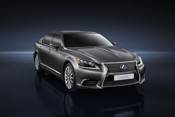 La berline de prestige Lexus LS affiche une orientation stylistique extérieure plus affirmée