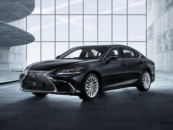 La Lexus ES revendique un design dynamique et des performances affutées