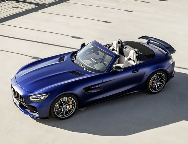 Le Mercedes-AMG GT R Roadster intègre des technologies du sport automobile