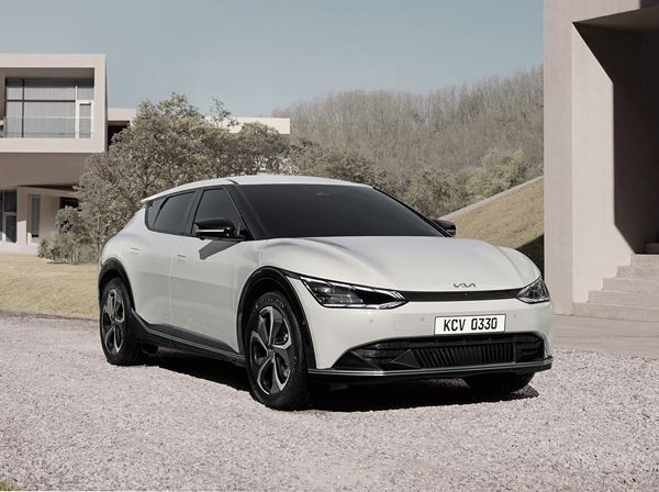 Le crossover électrique Kia EV6 adopte un design avant-gardiste distinctif