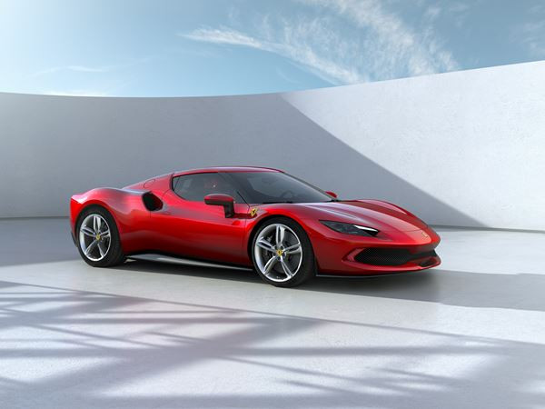 La berlinetta Ferrari 296 GTB embarque une architecture hybride rechargeable V6 de 830 ch