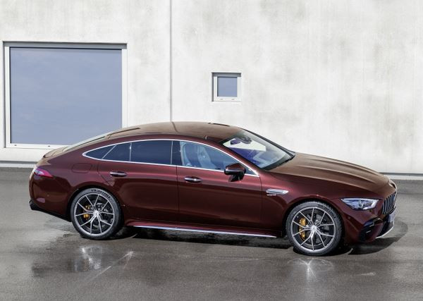 La Mercedes-AMG GT Coupé 4 portes bénéficie de légères retouches