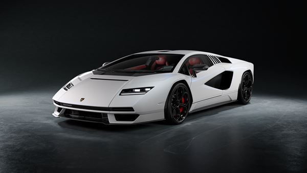 La Lamborghini Countach LPI 800-4 hybride délivre une puissance combinée de 814 ch