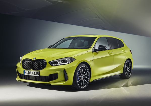 La BMW M135i xDrive bénéficie de modifications du châssis