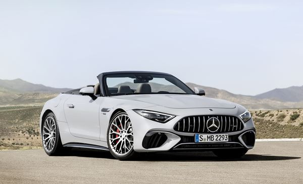 Le Mercedes-AMG SL renoue avec une capote en tissu et un caractère sportif
