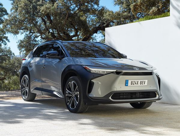 Le SUV électrique Toyota bZ4X embarque une transmission intégrale à deux moteurs