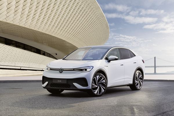 Le SUV coupé électrique Volkswagen ID.5 se distingue par un design expressif