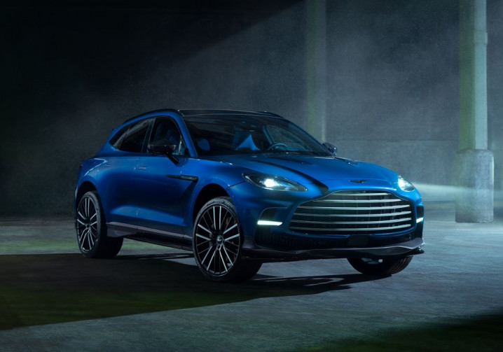 Le SUV haute performance Aston Martin DBX707 est un SUV pas comme les autres