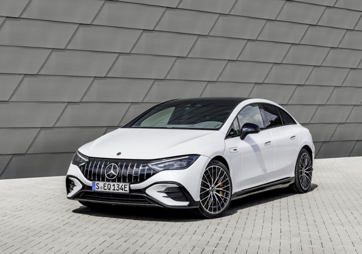 La berline d'affaires électrique Mercedes-AMG EQE 53 4MATIC plus délivre 626 ch