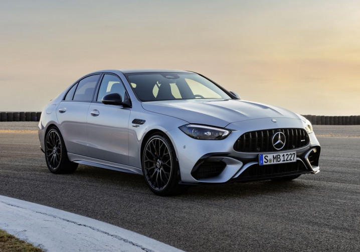 La berline Mercedes-AMG C 63 S E Performance bénéficie de technologies de la Formule 1