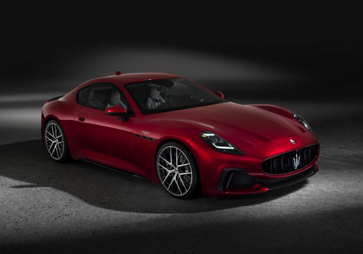 Le coupé Maserati GranTurismo affiche les performances d'une voiture de sport