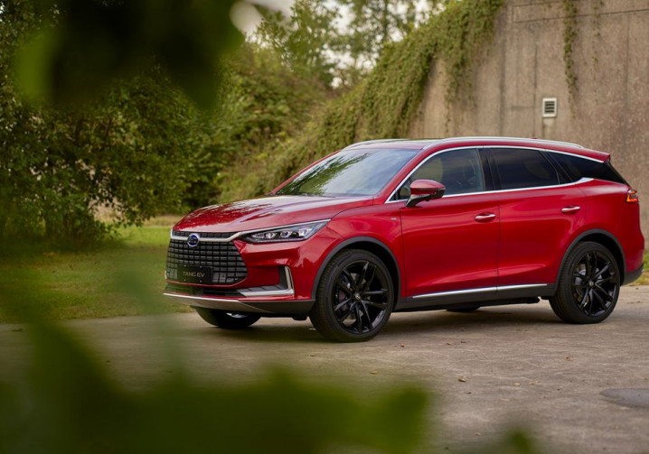 Le grand SUV électrique Byd Tang peut accueillir jusqu'à 7 personnes