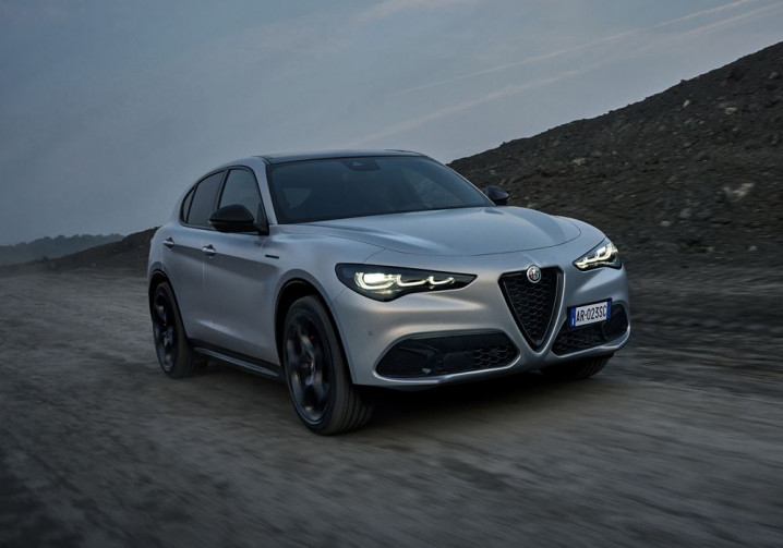 Le SUV sportif Alfa Romeo Stelvio évolue en termes de style et de technologie