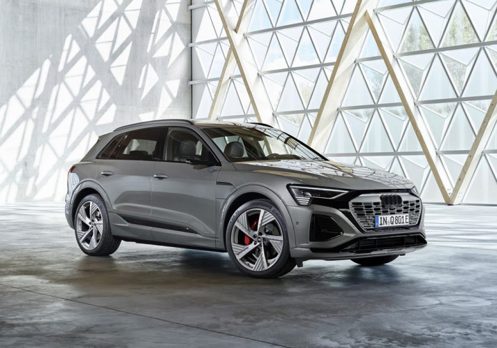 Le SUV Audi Q8 e-tron électrique affiche une autonomie jusqu'à 582 kilomètres