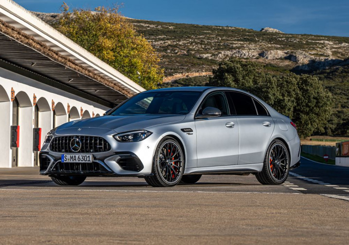 La berline hybride Mercedes-AMG C 63 S E Performance affiche une puissance combinée de 680 ch