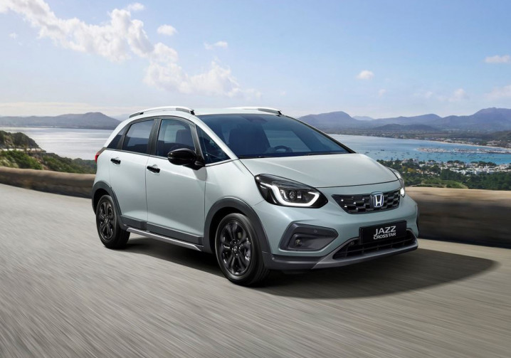 La Honda Jazz Crosstar e:HEV s'offre quelques modifications extérieures