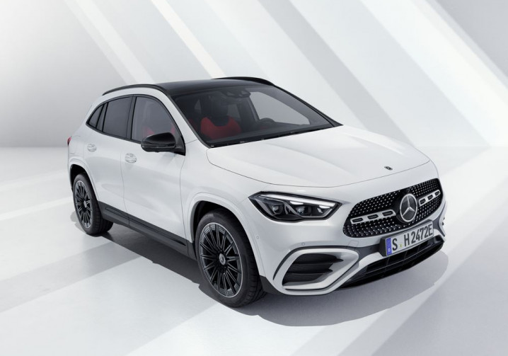 Le SUV compact sportif Mercedes-Benz GLA s'offre une face avant retravaillée