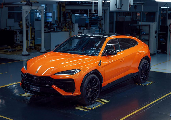 Le SUV Lamborghini Urus s'offre une mise à jour et une motorisation hybride rechargeable de 800 ch