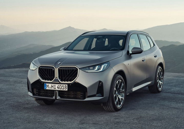 La quatrième génération du SAV BMW X3 affiche un nouveau langage stylistique pour l'extérieur