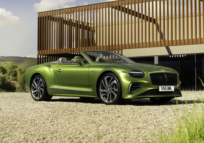Le cabriolet Bentley Continental GTC Speed embarque un groupe motopropulseur hybride de 782 ch