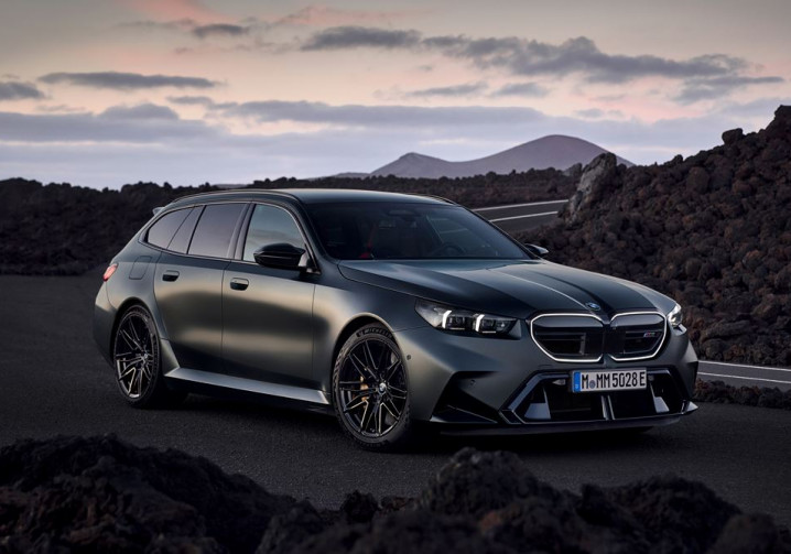 Le break hautes performances BMW M5 Touring embarque une motorisation M Hybrid de 727 ch