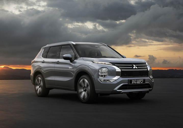 Le SUV du segment D Mitsubishi Outlander PHEV se distingue par un esprit baroudeur