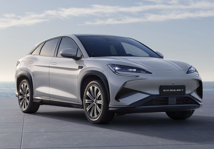 Le grand SUV électrique Byd Sealion 7 affiche une allure athlétique