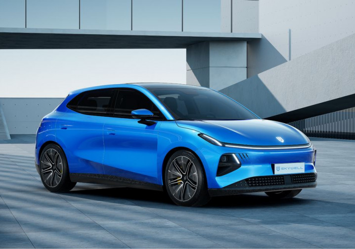 La berline compacte électrique Skyworth Q affiche un design moderne