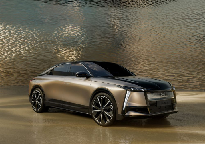 La DS N°8 électrique est le nouveau porte-drapeau de DS Automobiles