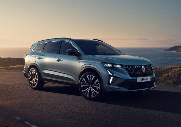 Le Renault Espace modernise son style en profondeur avec le langage design de la marque