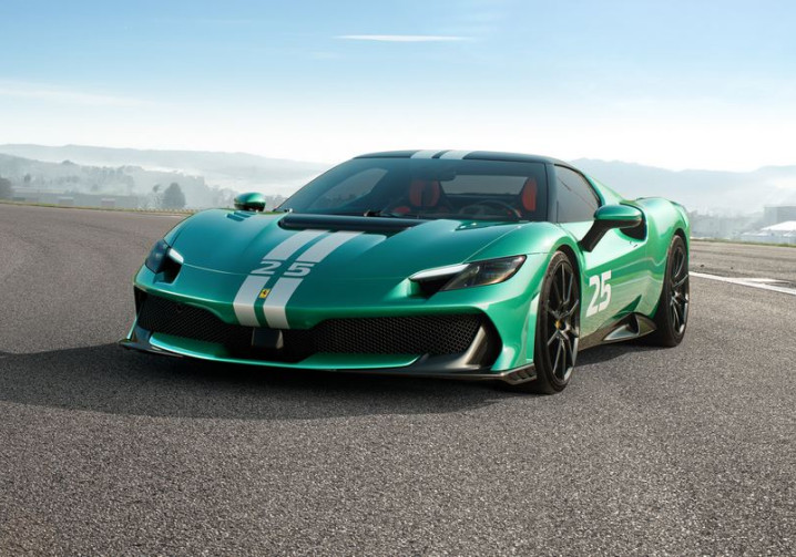 La berlinette hybride rechargeable à moteur central arrière Ferrari 296 Speciale affiche une puissance de 880 ch