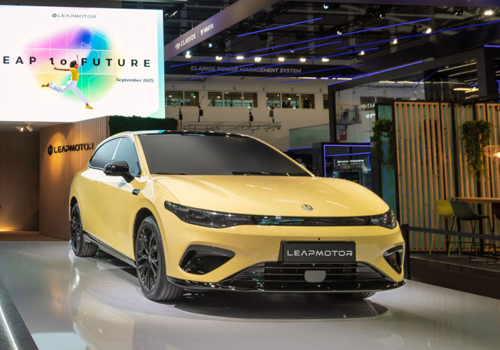 La berline compacte électrique Leapmotor B05 affiche un design athlétique