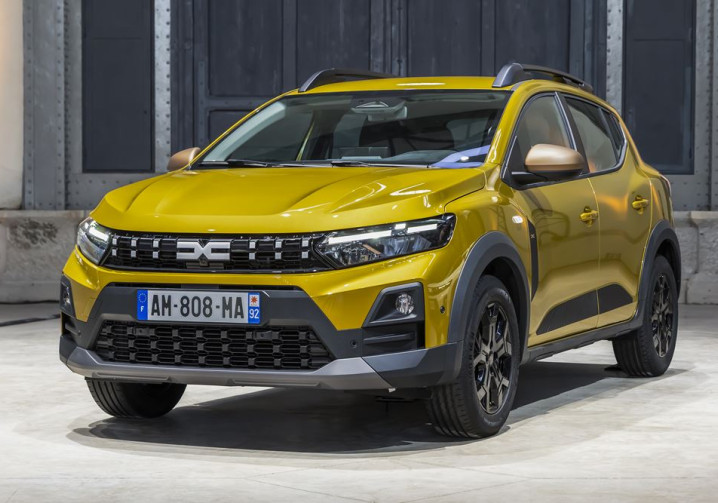 La berline polyvalente typée outdoor Dacia Sandero Stepway s'offre une nouvelle calandre