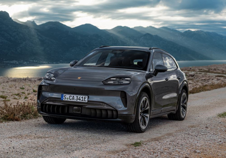 Le grand SUV électrique Porsche Cayenne Electric affiche des performances dignes d'une supercar