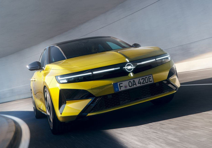 L'Opel Astra s'offre un emblème Blitz illuminé