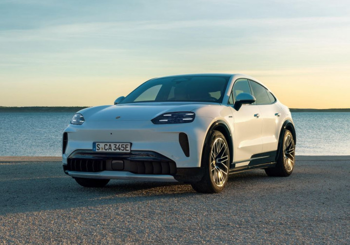 Le Porsche Cayenne Coupé Electric allie un design robuste à la ligne de toit de la 911