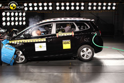 Le Kia Carens obtient 5 étoiles aux crash-tests Euro NCAP