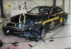 La Mercedes Classe C obtient cinq étoiles aux crash-tests Euro NCAP