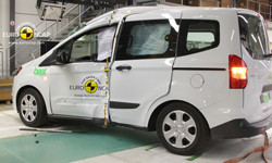 Le Ford Tourneo Courier reçoit quatre étoiles au test Euro NCAP