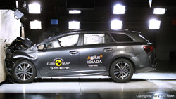 La Toyota Avensis obtient cinq étoiles aux crash-tests Euro NCAP
