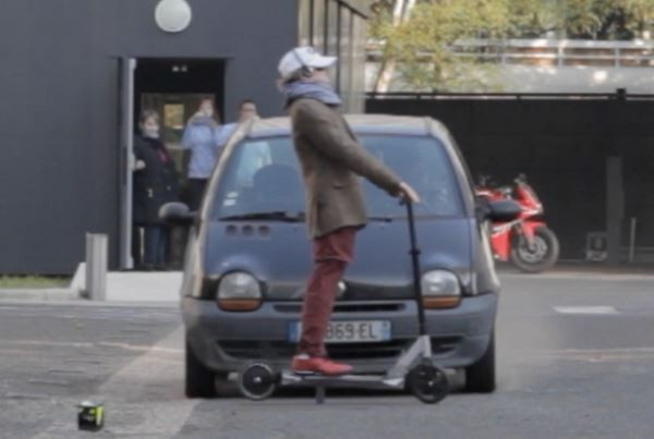 Un crash-test voiture contre trottinette qui témoigne des dangers