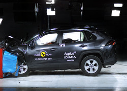 Le Toyota RAV4 obtient cinq étoiles aux crash-tests Euro NCAP