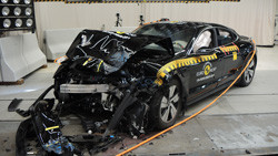 Le Porsche Taycan obtient cinq étoiles aux crash-tests Euro NCAP